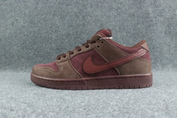 Nike SB Dunk Low "Valentine's Day"