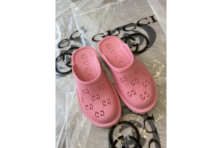 Gucci slip-on sandal Pink perforated GG rubber