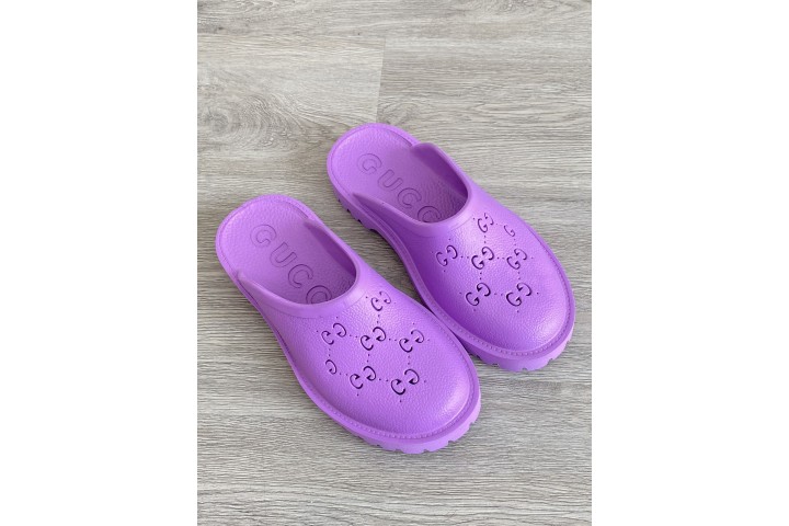 Gucci slip-on sandal purple perforated GG rubber