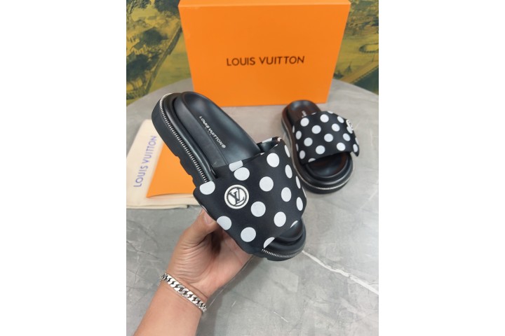 Louis Vuitton Pool Pillow Comfort Mule White Polka Dots