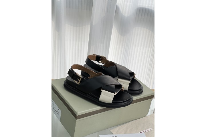 Marni Fussbett Sandals Black White