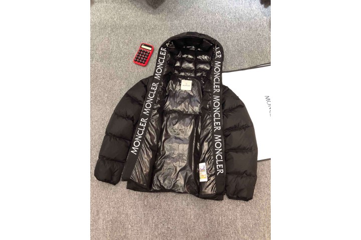 Moncler templon short down jacket black