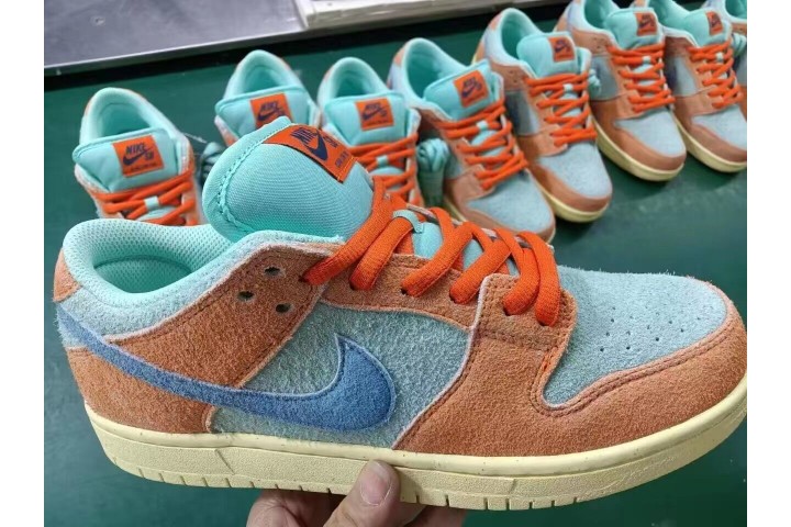 Nike SB Dunk Low Noise Aqua