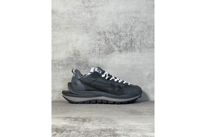 Nike Sacai Vaporwaffle Cosmic Black Grey