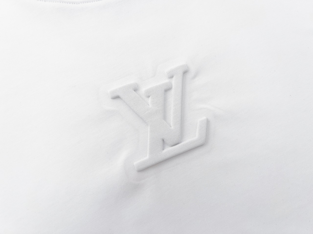 Louis Vuitton Embossed LV T-Shirt Blanc Optique White