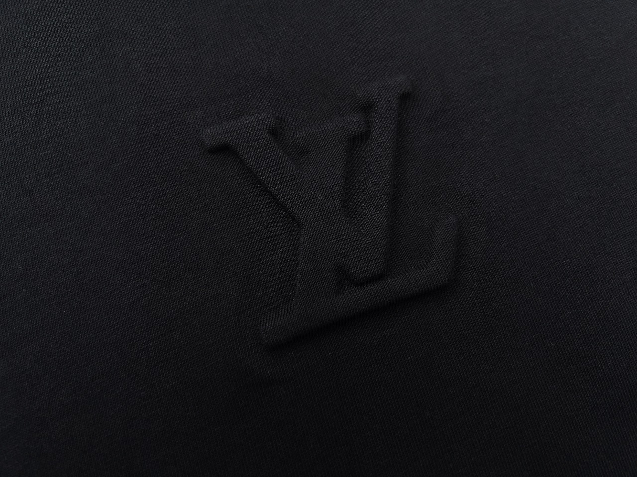 Louis Vuitton Embossed LV T-Shirt Corbeau